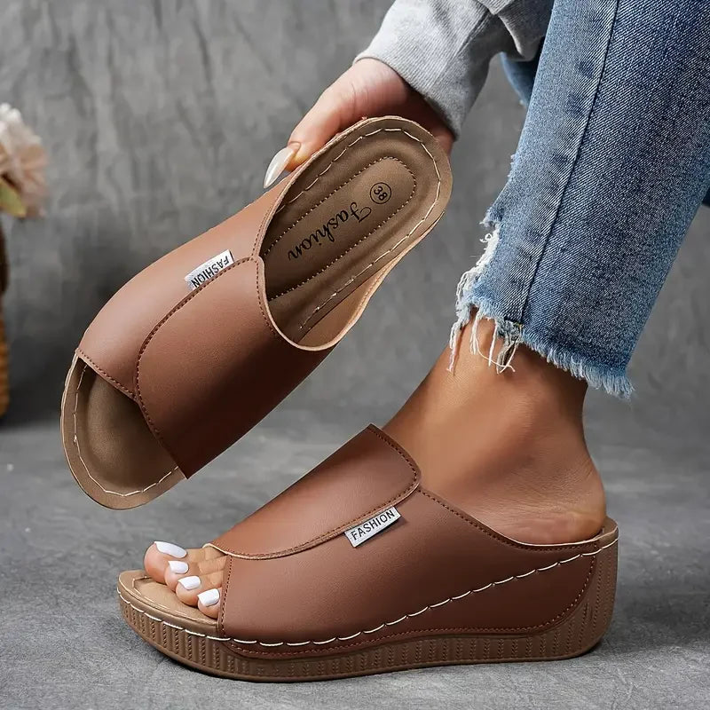 Lucy - Sandals